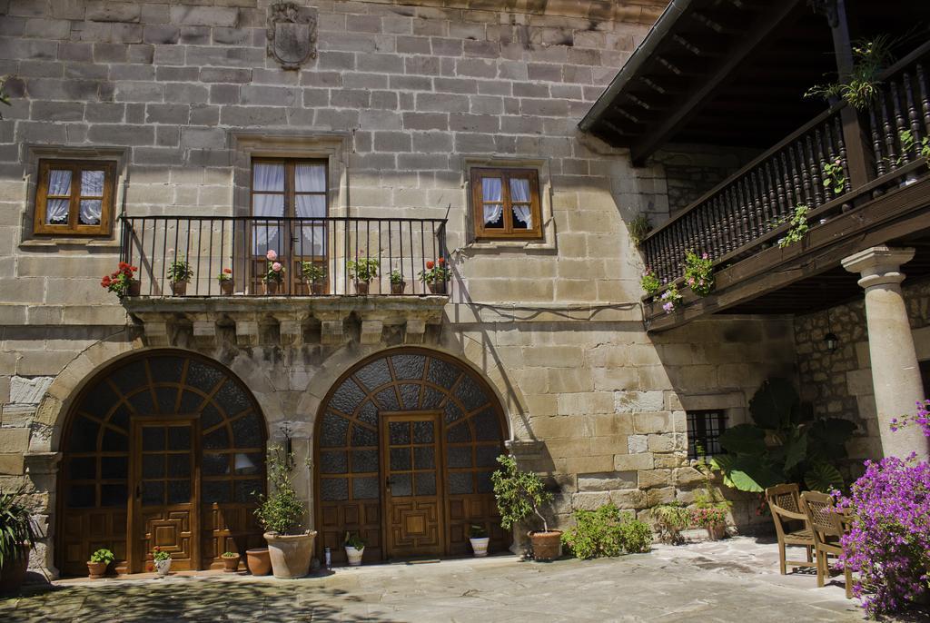 Hôtel Casa Velarde à Torrelavega Extérieur photo